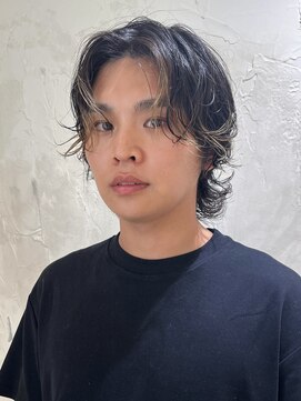 イルウィ(irwi) 【miku/メンズ】メンズパーマ/ウルフセンターパート