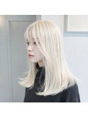 ブリーチカラーのホワイトブロンド◎