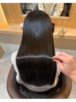 アトレ 南堀江店(attrait)の写真/【南堀江/全席個室サロン】ダメージを最小限に抑えるための処理剤、乾かすだけでまとまる艶髪へ!