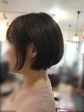 ヘア デザイン 虹いろのはさみ 大人可愛い前下がりボブ