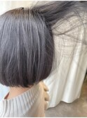 暗めグレージュ×切りっぱなしボブ
