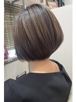 リム(RiM)&nbsp;20代30代40代黒髪丸みショートボブグレージュベージュ前髪パーマ