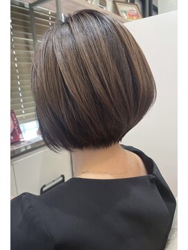 リム(RiM) 20代30代40代黒髪丸みショートボブグレージュベージュ前髪パーマ