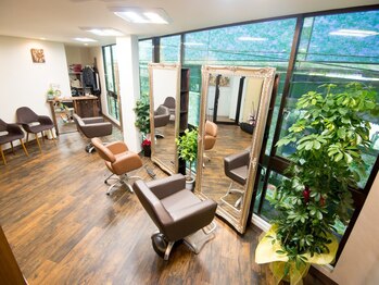 カルフール アメニタ ヘアー(carrefour AMENITE HAIR)の写真/【梅島駅近く】少人数だからこそ叶う《トレンド×技術×センス》お客様を満足させるクオリティの高い提案◎