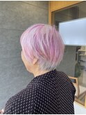 グレイヘアにポイントピンク