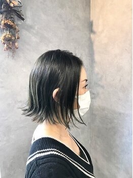 ハグ ニシコヤマ アトリエ(hug nishikoyama atelier)の写真/30代～のファーストグレイにも◎栄養たっぷりのダメージレスな上質カラーで、ツヤ感&高明度の発色が叶う♪