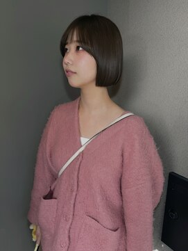 エディー(HEDI) オリーブベージュなミニボブ