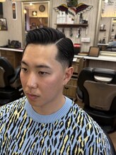 シックスバーバーショップ(SIX BARBER SHOP)