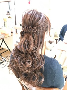 ロング編み込みハーフアップアレンジ ヘアアレンジ 立川 L ロカット サロン Roquat Salon のヘアカタログ ホットペッパービューティー