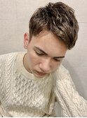 束感ショートレイヤーくせ毛風パーマツーブロック