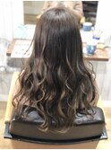 クリーミーベージュ