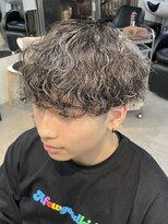 フィフス 原宿(fifth)&nbsp;波巻きスパイラルパーマ刈り上げマッシュハイライトカラーウルフ