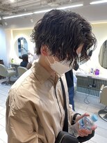 テトラ バイ ネオリーブ 横浜西口店(tetra by neolive)&nbsp;横浜★センターパート　縦落ちツイストスパイラル　波巻きパーマ