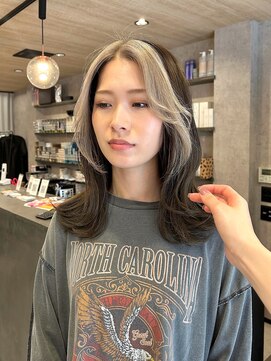 ヘイリー(HAILEY) 小顔見せ×フェイスレイヤー×ロングヘア×透明感ベージュ