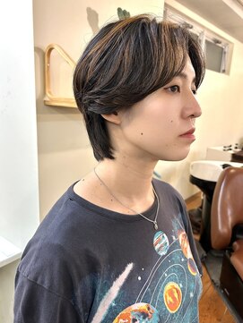 エクテ(ecouter) ジェンダーレスセンターパートウルフハイライト