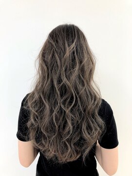 エヌプラス(N+) 黒髪グラデヘアーオリーブグレー小顔に見せるヘアココアベージュ