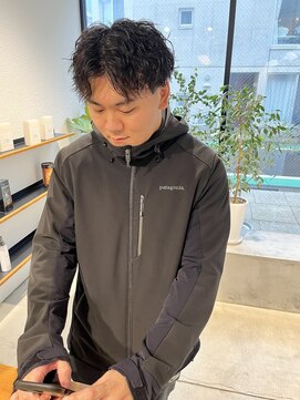 アイズ 海老名(AIZU) ツイストスパイラル 縦落ちパーマ センターパート ツイスパ