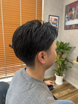 バーバーエイオーエイト(Barber 808) センターパート