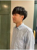 スーツにも似合うカジュアルパーマ
