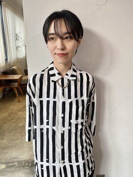 ヘアーアイストゥーレ(HAIR ICI TRE) 黒髪ショート　ストレートショート　耳かけショート