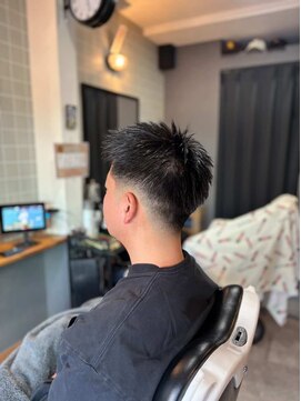 ザ ブライト バーバー(The BRIGHT BARBER) スパイキーベリーショート スキンフェード 直毛