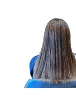 ヒサ(HISA)&nbsp;ロングヘアーの白髪ぼかしハイライト