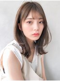 小顔レイヤーミディアム、フォギーベージュ、耳かけスタイル♪
