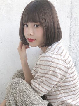 ルティア(Lutia) まとまりボブ　グレージュカラー