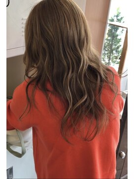 ハンズエミュ(hands emu) ハイライト×エクリベージュ