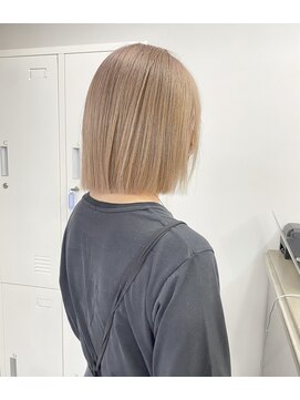 エイミー(Aimee) Aimee 町田 切りっぱなしボブ×ハニーベージュ