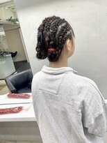 ディア(.eer) 【.eer/ディア】コーンロウ/カラーエクステ/お団子ヘア