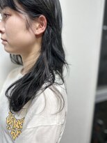 ジウ 上通り(JIU)&nbsp;20代30代小顔ゆるふわセミロングインナーカラーシルバーベージュ