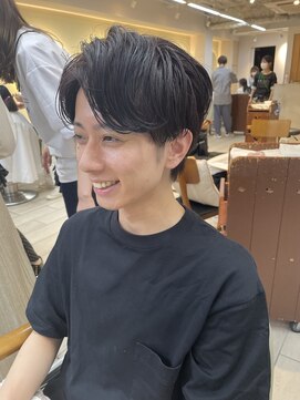 テトラ バイ ネオリーブ 横浜西口店(tetra by neolive) 横浜★センターパートのカルマパーマ