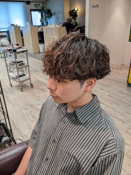 コワファーストナガサキシャンプーボーイ(COIFF1RST NAGASAKI SHAMPOO BOY) 平行マッシュ×波巻きスパイラルパーマ