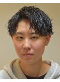 黒髪縦落ちツイストスパイラルパーマツーブロックコンマバング