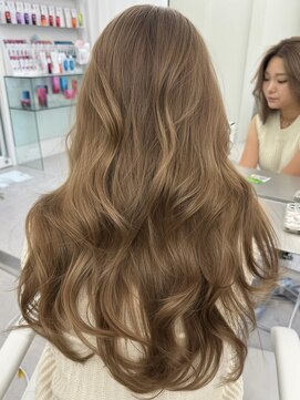 アマトウキョウスマートサロン(AMA TOKYO×Smart Salon) ヘーゼルベージュ　ブリーチなし　レイヤーカット　海外風