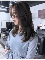 ピア ヤクイン(Pia Yakuin)&nbsp;トレンドレイヤーカット/ハッシュカット/オリーブカラー