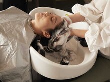 エイジングケア・髪質改善&ヘッドスパ専門店if.宝塚【10月10日 NEW OPEN(予定)】の雰囲気(フルフラットなシャンプー台で癒しのヘッドスパタイム!)