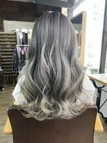 ユートピア(U topia)&nbsp;バレイヤージュ/シルバーカラー/ホワイトブリーチ