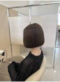 平行ボブ　切りっぱなしボブ　透明感ベージュ