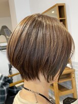 トナリ(tonari)&nbsp;大人女子必見ショートボブ