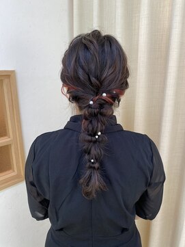 ソノ(sono) 編み下ろし　ローポニー　ポニーテール　インナーカラー