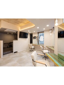 【4席だけのプライベート空間】大型店が苦手で静かに過ごしたいお客様におすすめ!落ち着く空間でリラックス