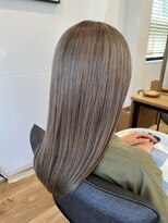 ムルチュラカメアリ(muruchura KAMEARI)&nbsp;ハイトーン際立つ大人ロングベージュ