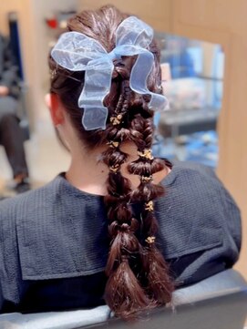 フォーエス(4S) 編み下ろしツインポニー　～結婚式お呼ばれヘア～