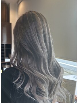 リン(Lin.) 【ホワイトバレイヤージュ】稗田大輔