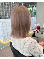 サンク 原宿 表参道(cinq)&nbsp;ケアブリーチ透明感カラーミルクティーベージュ切りっぱなしボブ