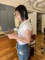 シロ(siro)&nbsp;インナーカラー　外ハネ切りっぱなし