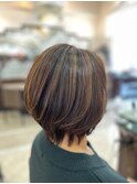 派手すぎない大人ハイライト×丸いシルエットボブ