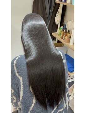 エスト(est) 40代￥暗髪ロングストレート/髪質改善トリートメント【新宿】
